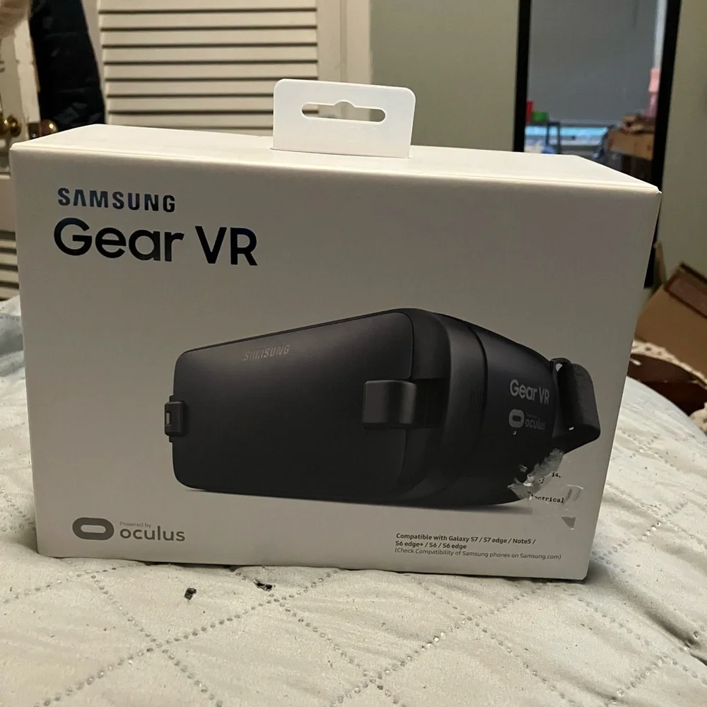 NWT Samsung Gear V R Oculus Headset